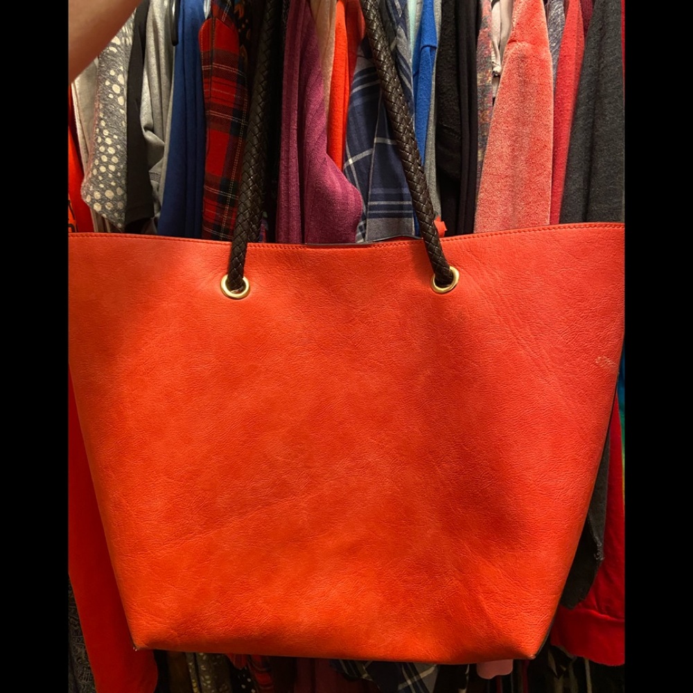 Coral med/large tote with braided black straps